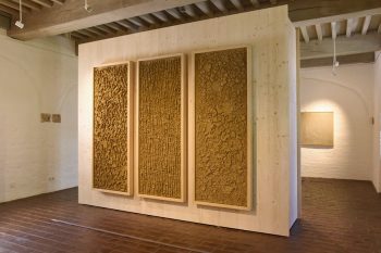 Der Lehmkünstler Daniel Duchert zeigt Kunstwerke in der Ausstellung pur - Perspektiven aus Lehm.